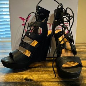 Chinese Laundry Wedges